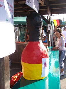 ein Riesenkegel im Deutschland-Look